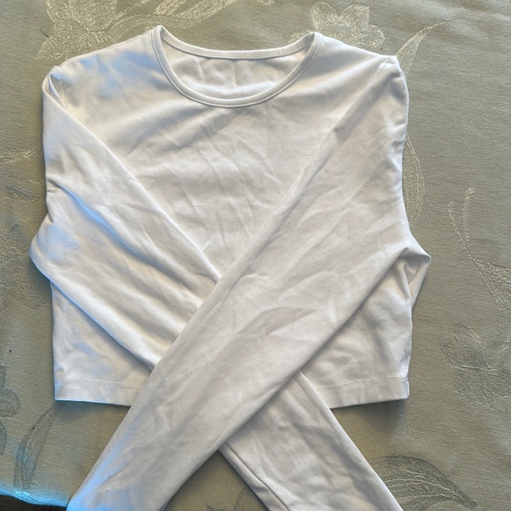 White long sleeve cropped shirt